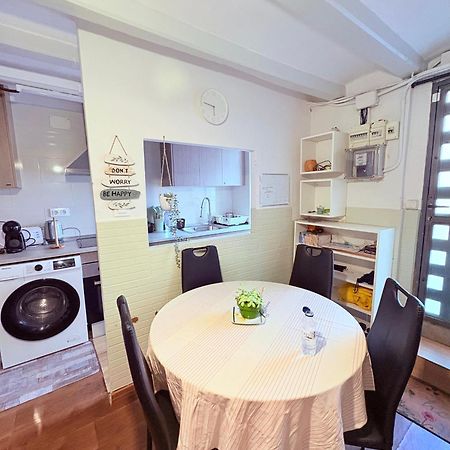 Stunning Flat For 6 People 3 Blocks From The Beach Plus Welcome Breakfast برشلونة المظهر الخارجي الصورة
