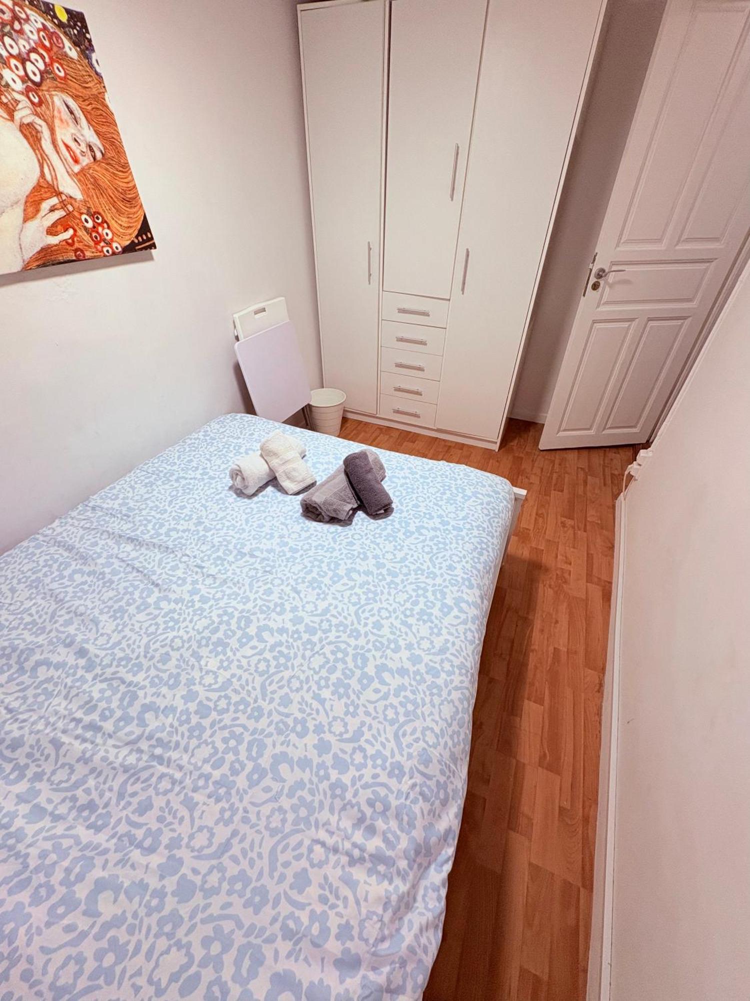 Stunning Flat For 6 People 3 Blocks From The Beach Plus Welcome Breakfast برشلونة المظهر الخارجي الصورة