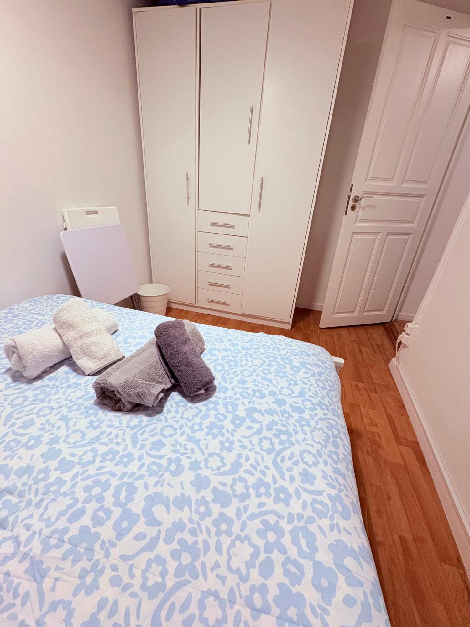 Stunning Flat For 6 People 3 Blocks From The Beach Plus Welcome Breakfast برشلونة المظهر الخارجي الصورة