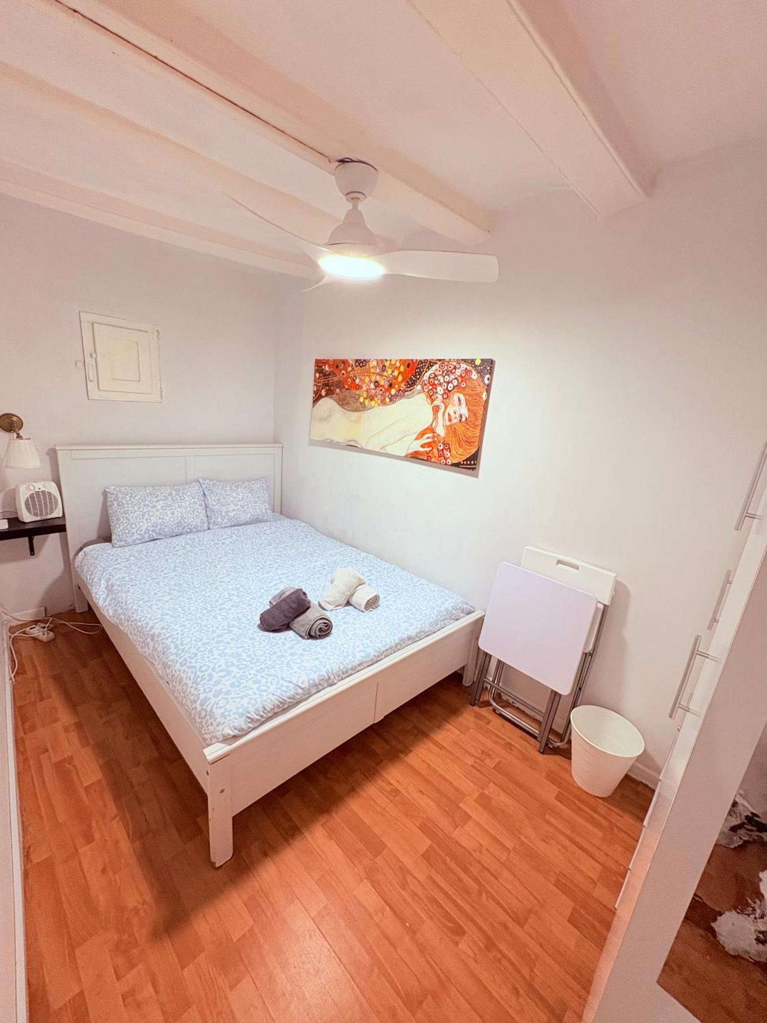 Stunning Flat For 6 People 3 Blocks From The Beach Plus Welcome Breakfast برشلونة المظهر الخارجي الصورة