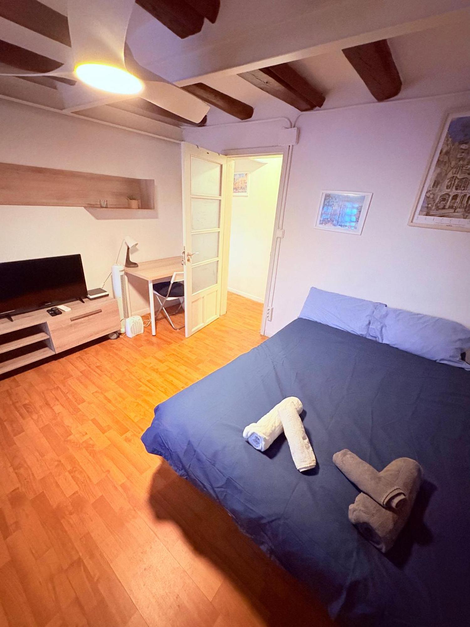 Stunning Flat For 6 People 3 Blocks From The Beach Plus Welcome Breakfast برشلونة المظهر الخارجي الصورة