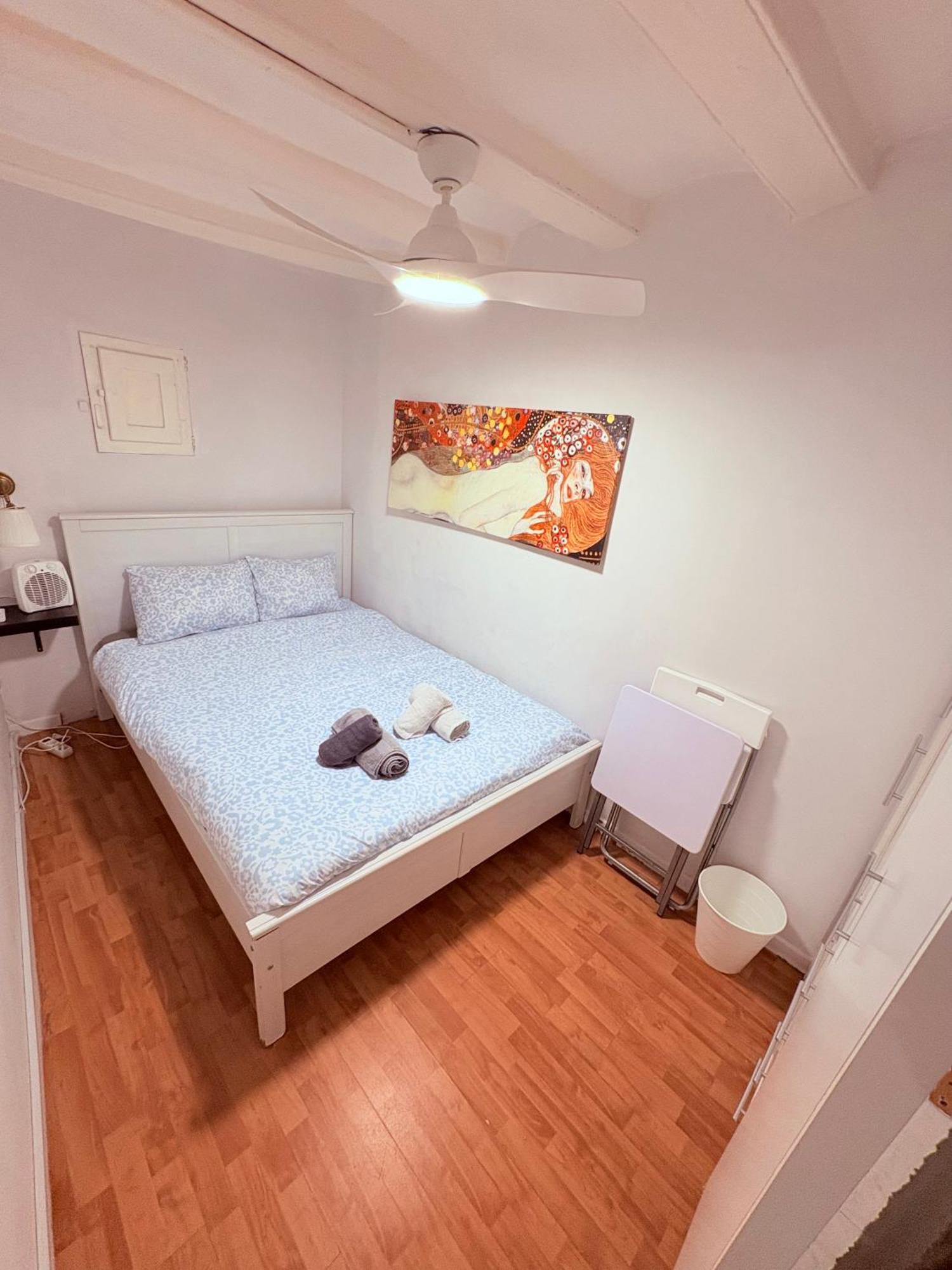 Stunning Flat For 6 People 3 Blocks From The Beach Plus Welcome Breakfast برشلونة المظهر الخارجي الصورة