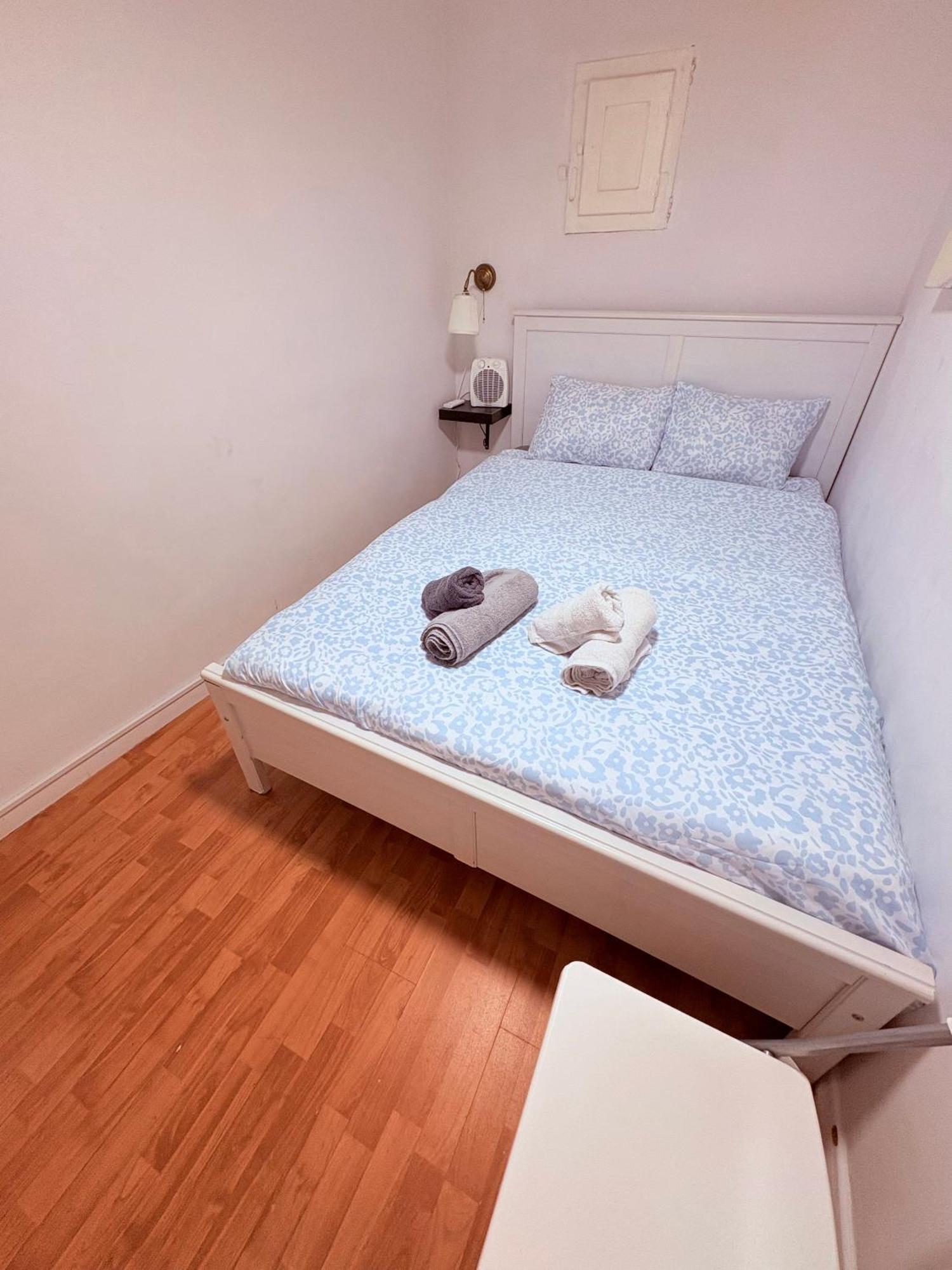 Stunning Flat For 6 People 3 Blocks From The Beach Plus Welcome Breakfast برشلونة المظهر الخارجي الصورة