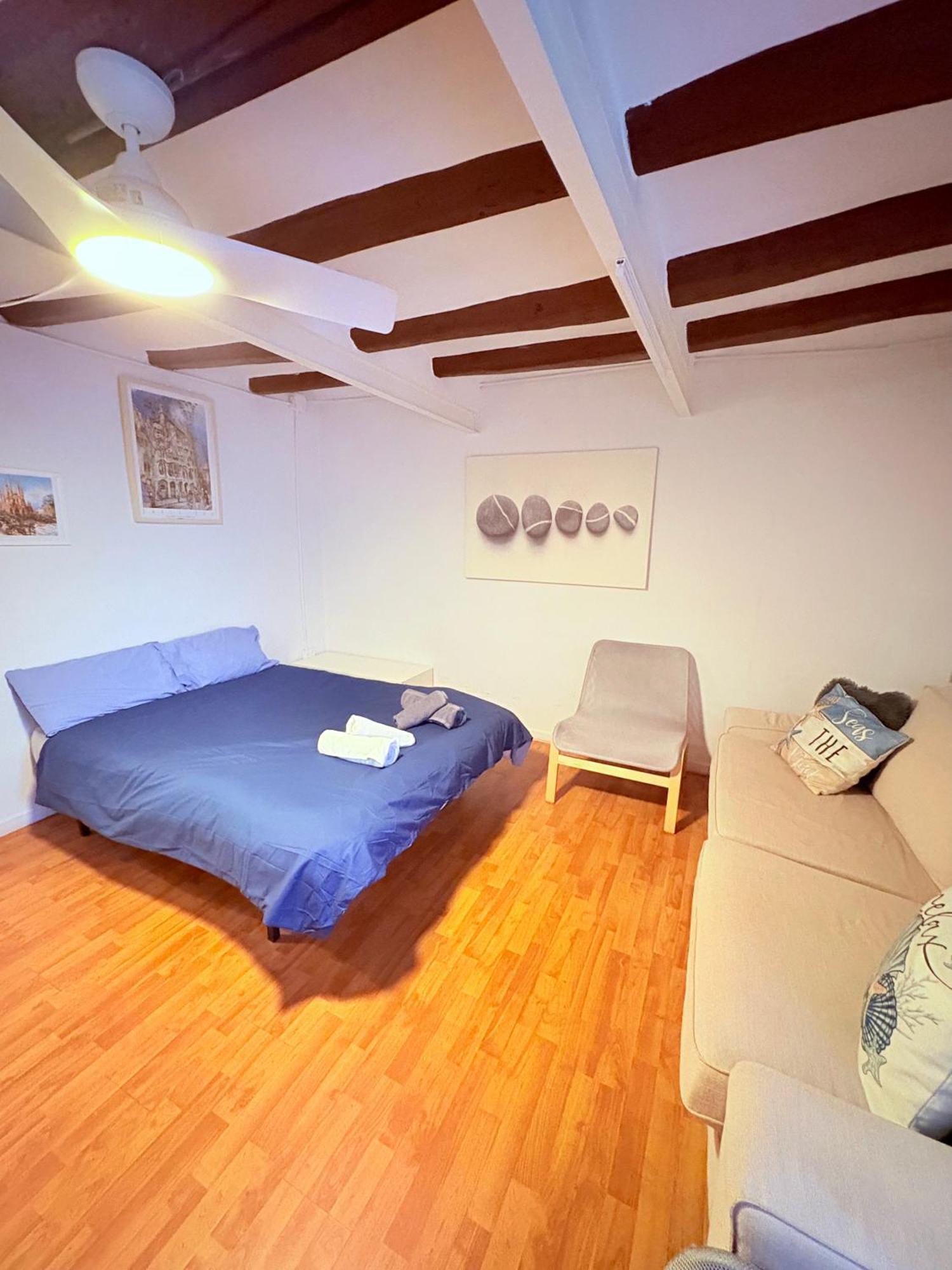 Stunning Flat For 6 People 3 Blocks From The Beach Plus Welcome Breakfast برشلونة المظهر الخارجي الصورة