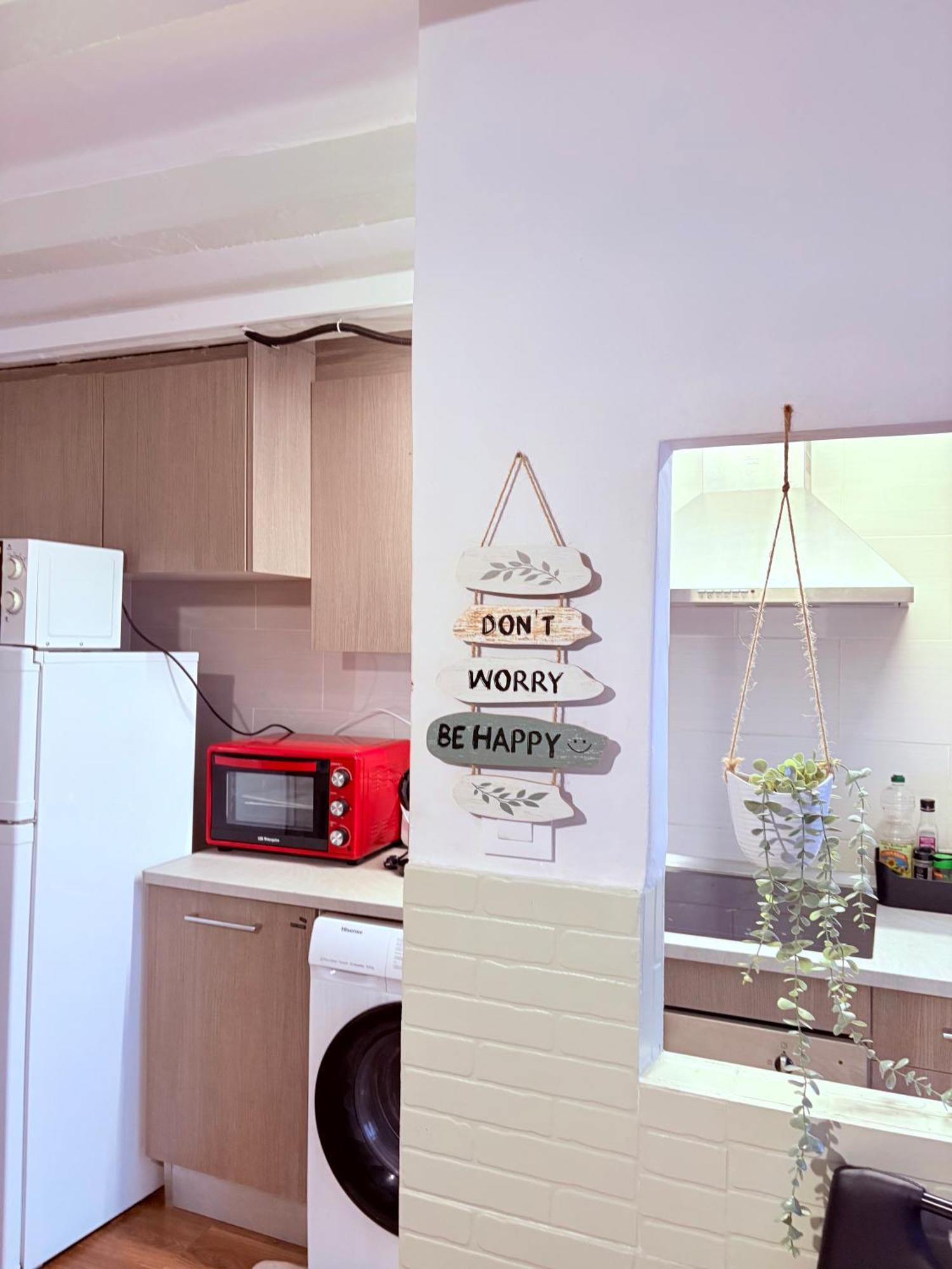 Stunning Flat For 6 People 3 Blocks From The Beach Plus Welcome Breakfast برشلونة المظهر الخارجي الصورة
