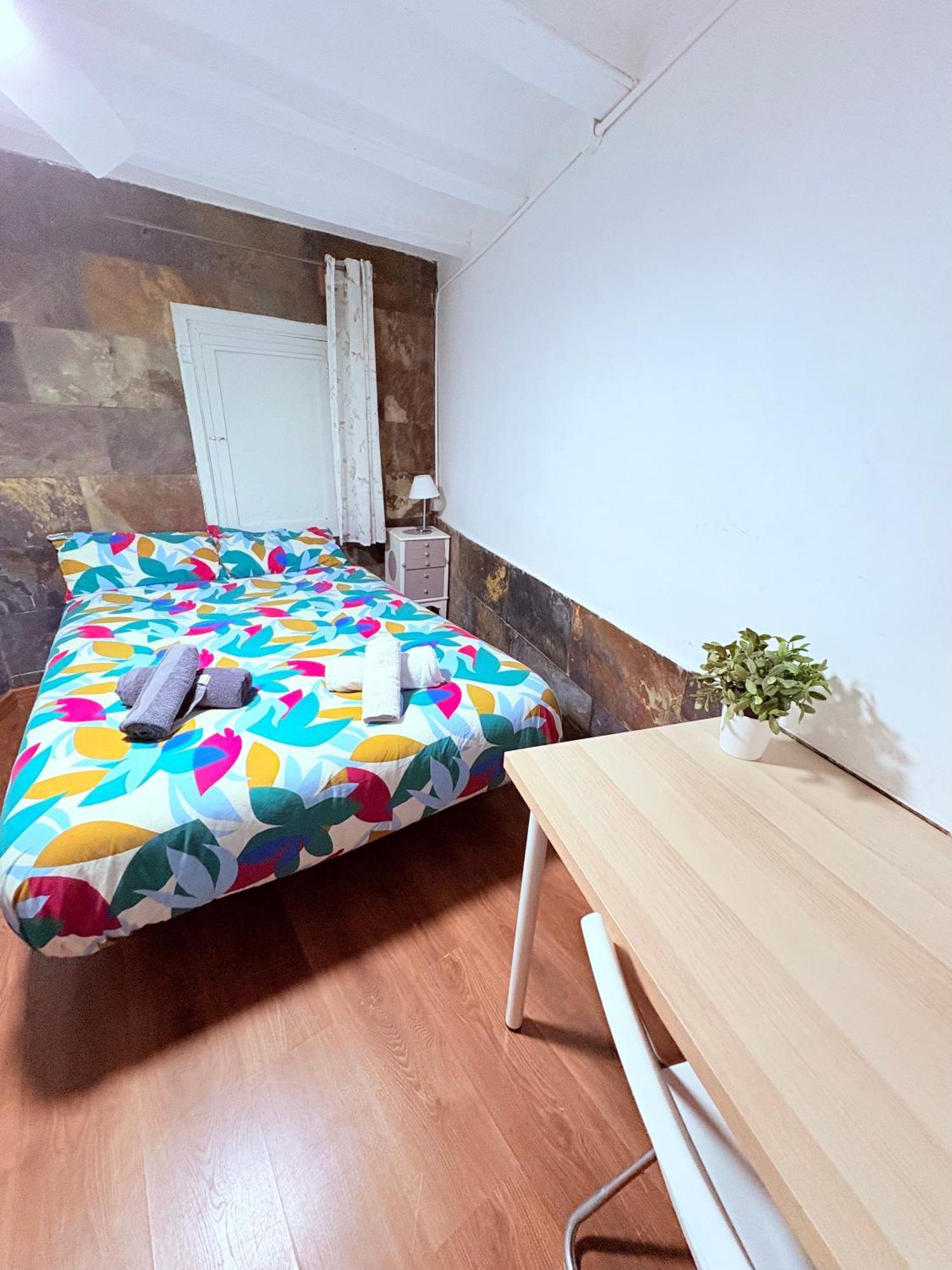 Stunning Flat For 6 People 3 Blocks From The Beach Plus Welcome Breakfast برشلونة المظهر الخارجي الصورة
