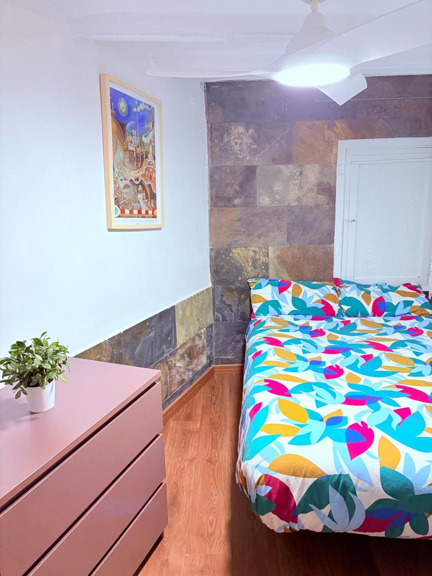 Stunning Flat For 6 People 3 Blocks From The Beach Plus Welcome Breakfast برشلونة المظهر الخارجي الصورة