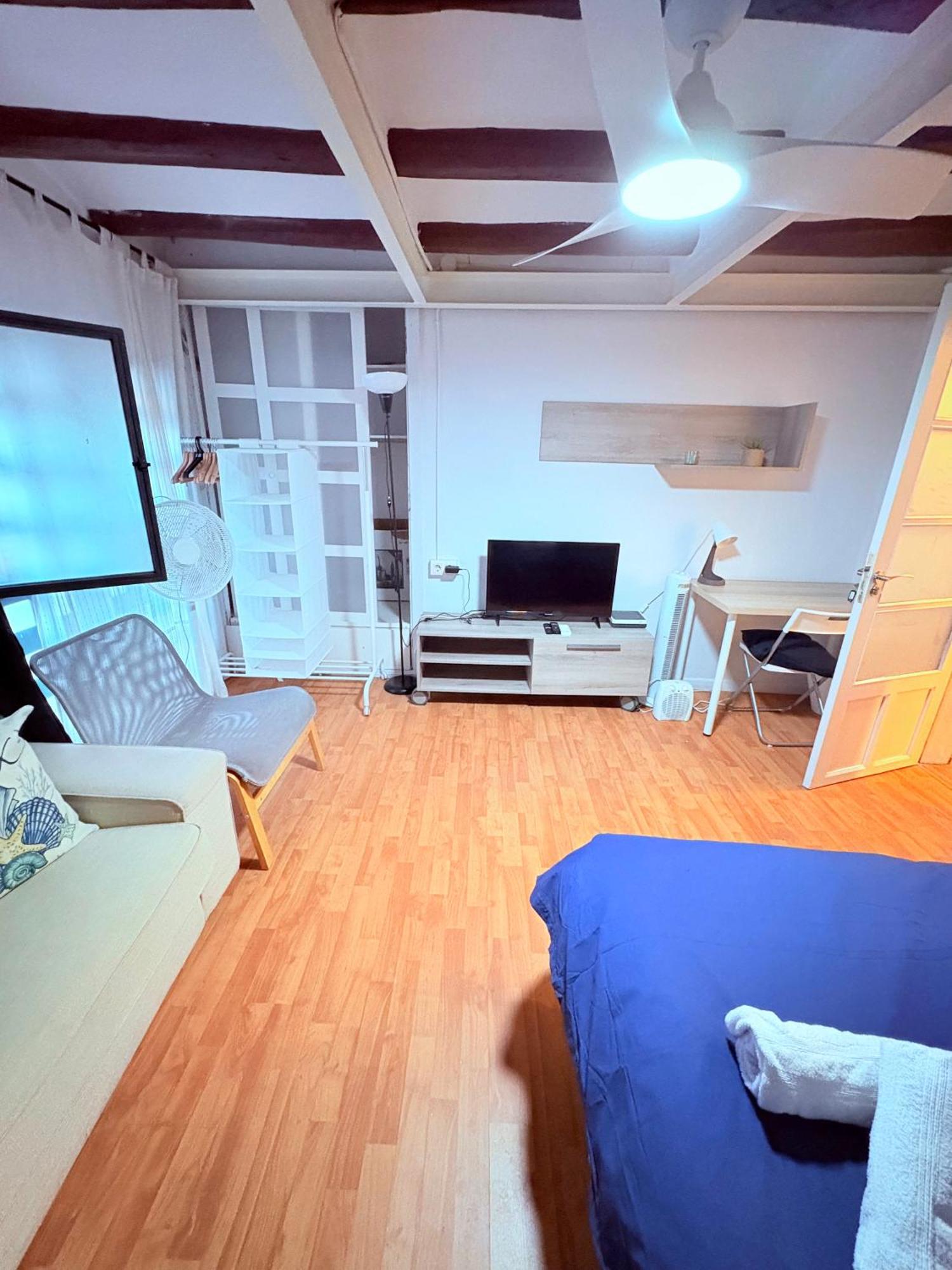 Stunning Flat For 6 People 3 Blocks From The Beach Plus Welcome Breakfast برشلونة المظهر الخارجي الصورة