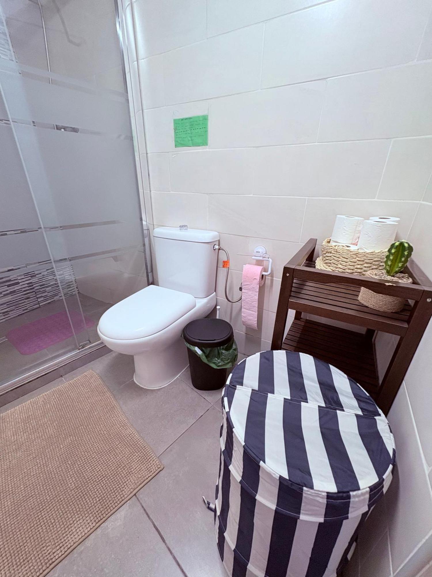 Stunning Flat For 6 People 3 Blocks From The Beach Plus Welcome Breakfast برشلونة المظهر الخارجي الصورة