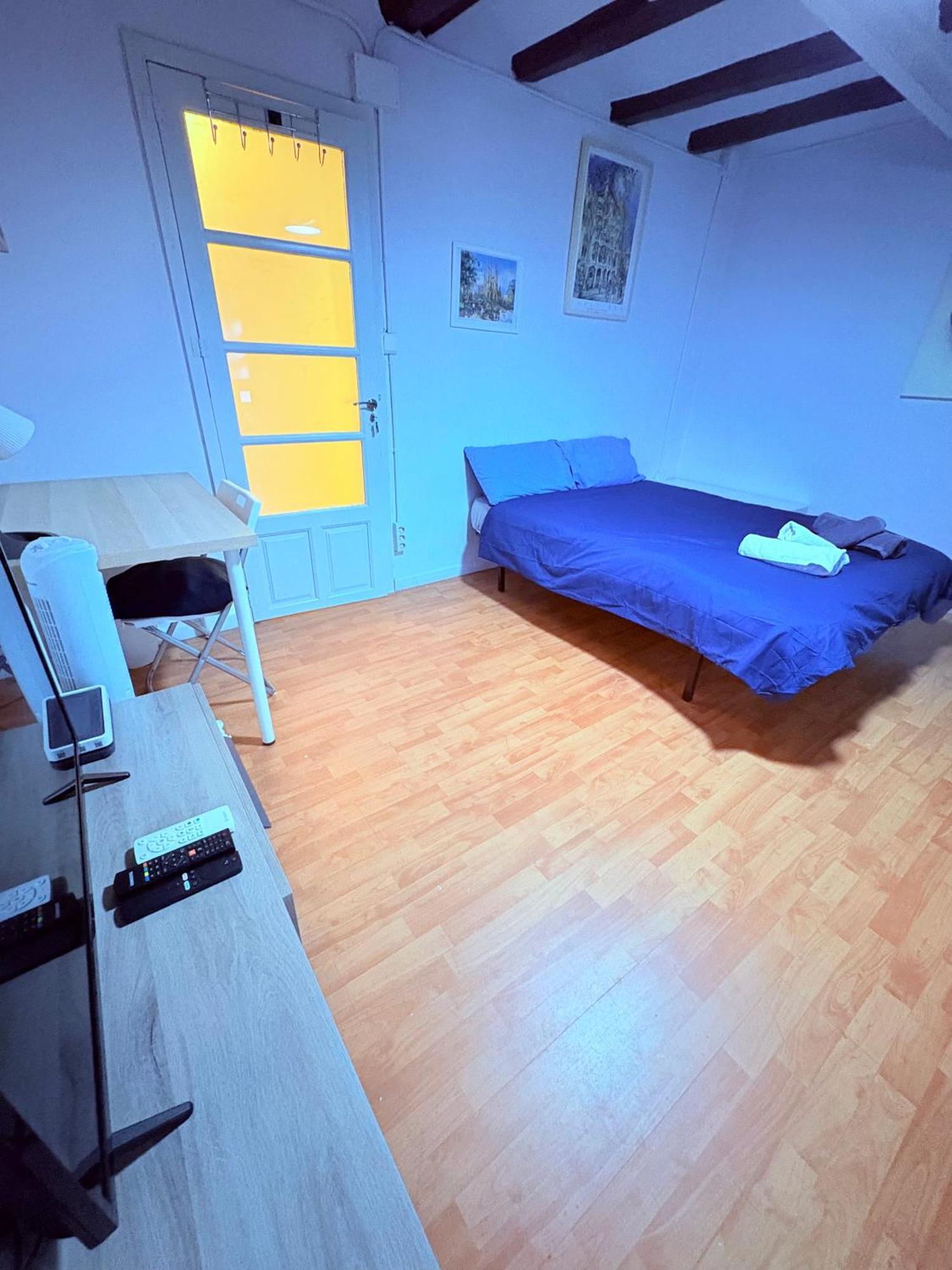 Stunning Flat For 6 People 3 Blocks From The Beach Plus Welcome Breakfast برشلونة المظهر الخارجي الصورة