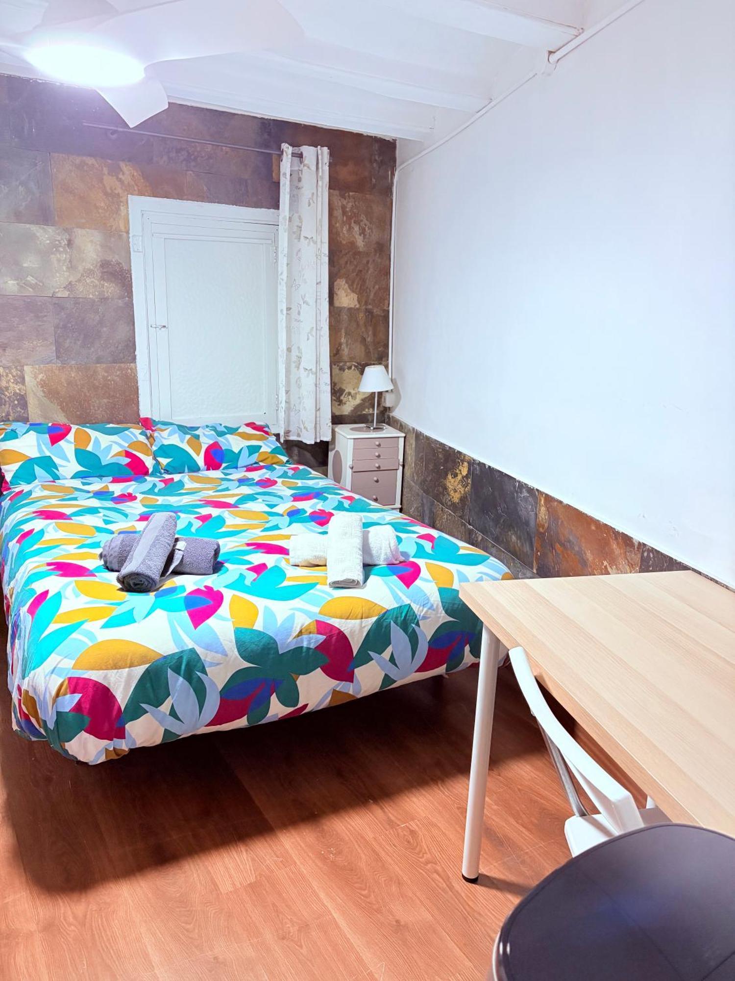 Stunning Flat For 6 People 3 Blocks From The Beach Plus Welcome Breakfast برشلونة المظهر الخارجي الصورة