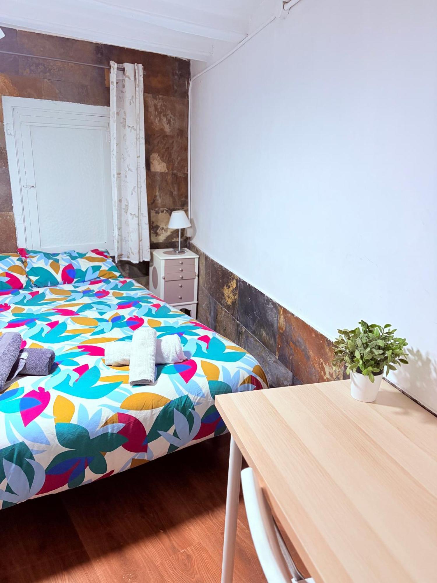 Stunning Flat For 6 People 3 Blocks From The Beach Plus Welcome Breakfast برشلونة المظهر الخارجي الصورة