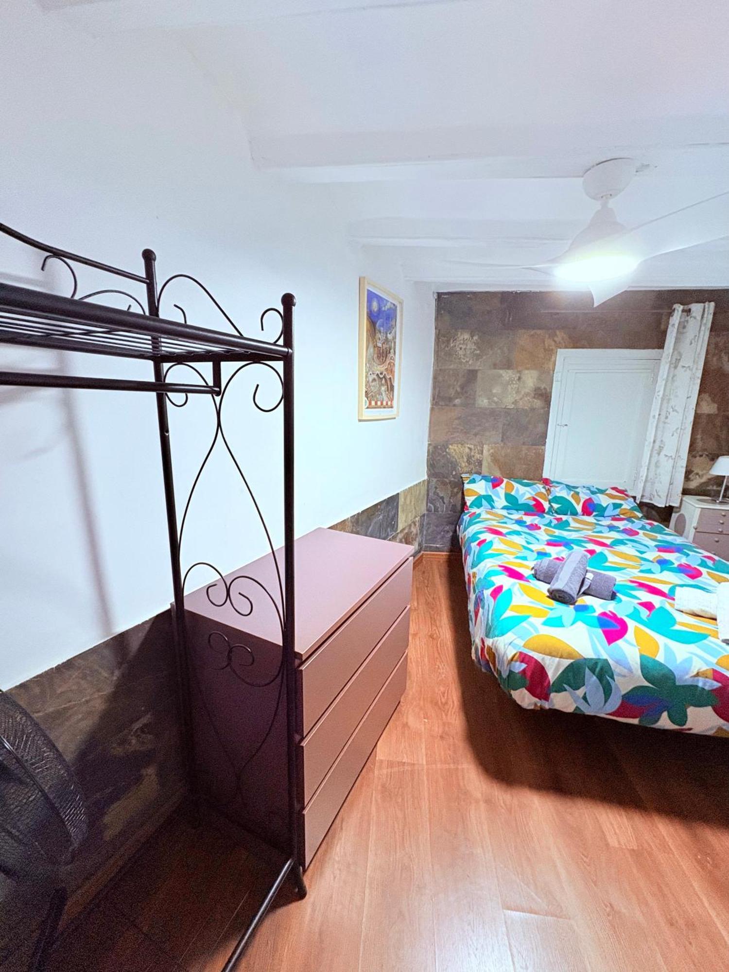 Stunning Flat For 6 People 3 Blocks From The Beach Plus Welcome Breakfast برشلونة المظهر الخارجي الصورة