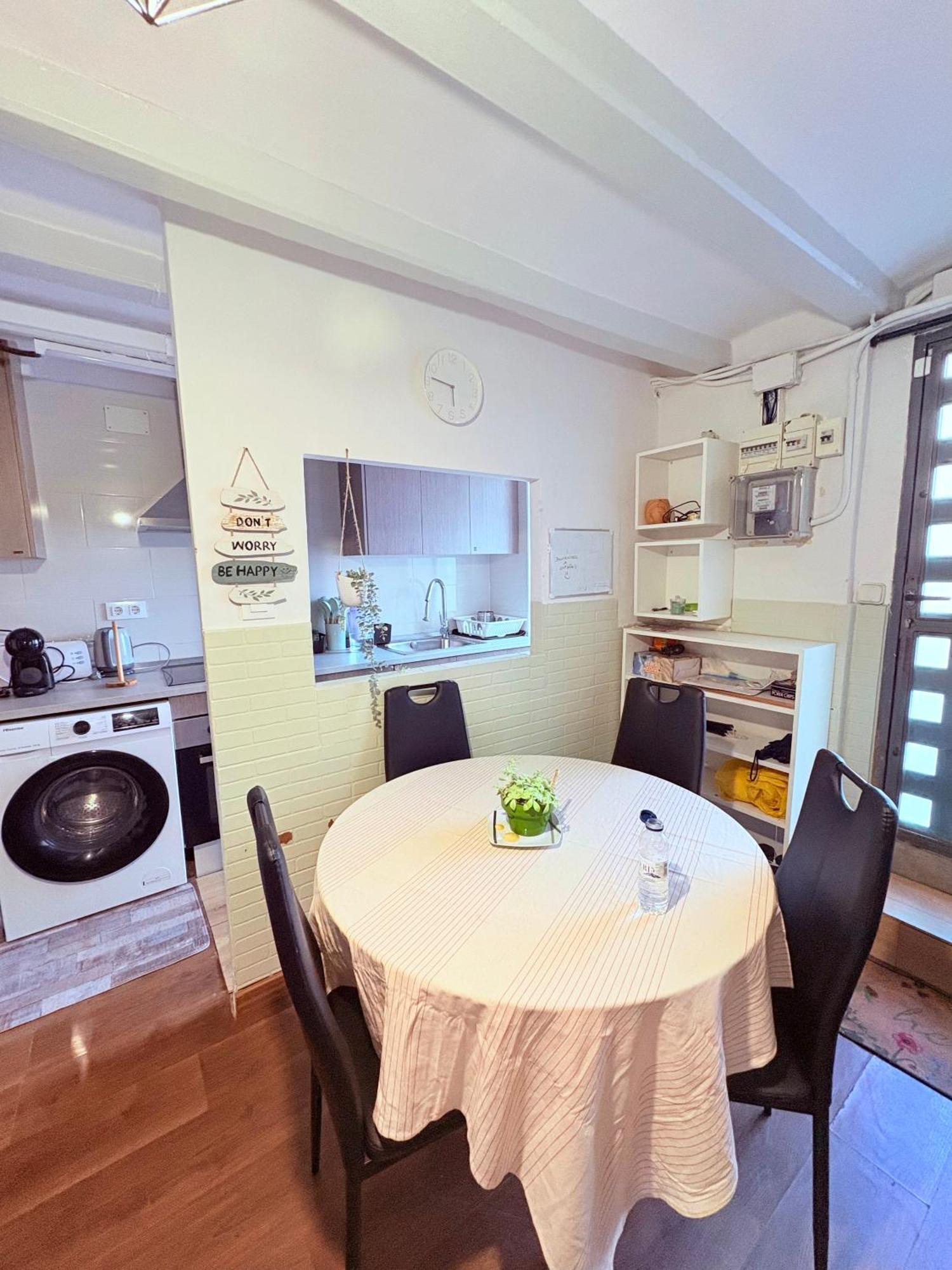 Stunning Flat For 6 People 3 Blocks From The Beach Plus Welcome Breakfast برشلونة المظهر الخارجي الصورة