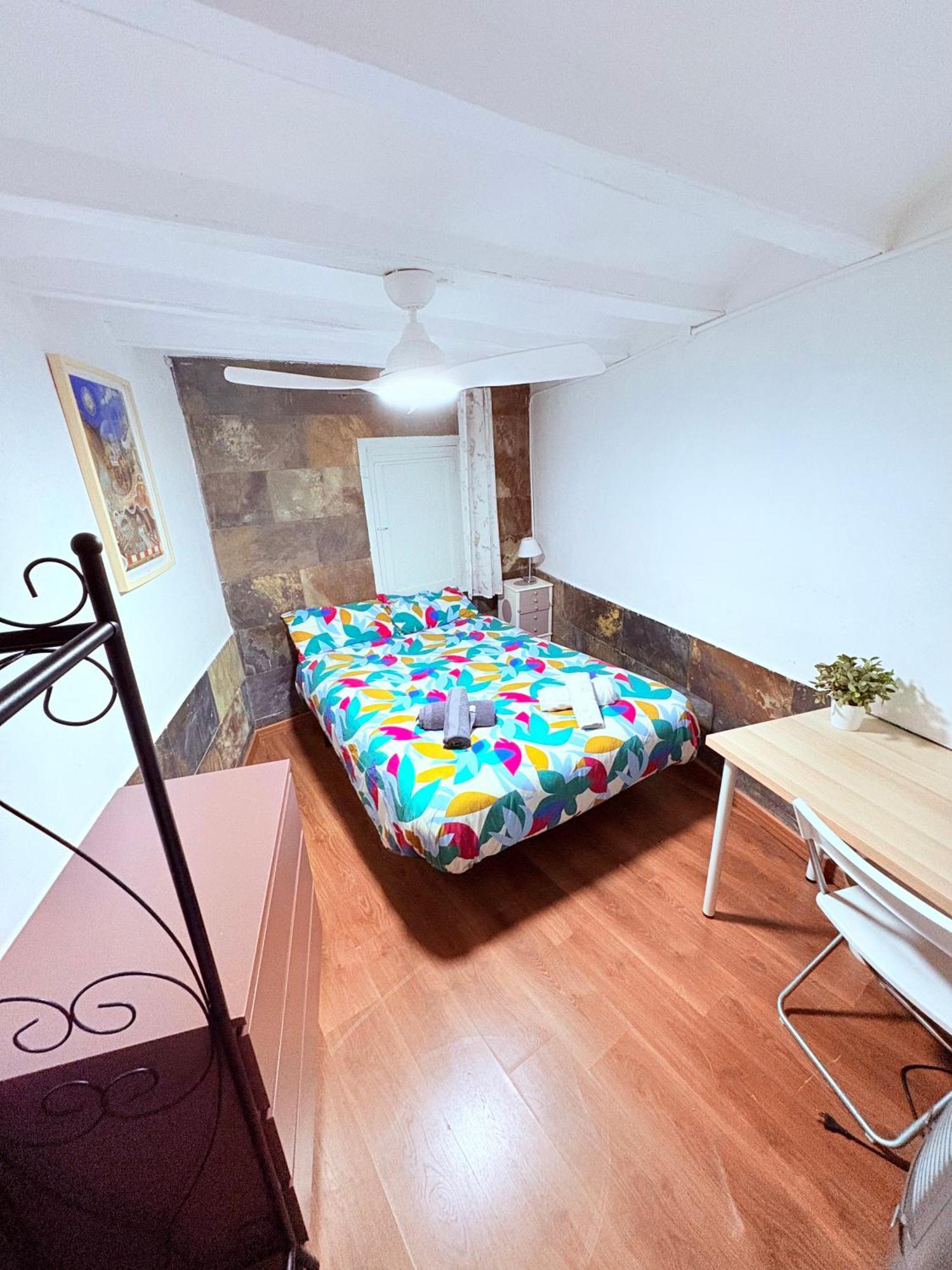 Stunning Flat For 6 People 3 Blocks From The Beach Plus Welcome Breakfast برشلونة المظهر الخارجي الصورة