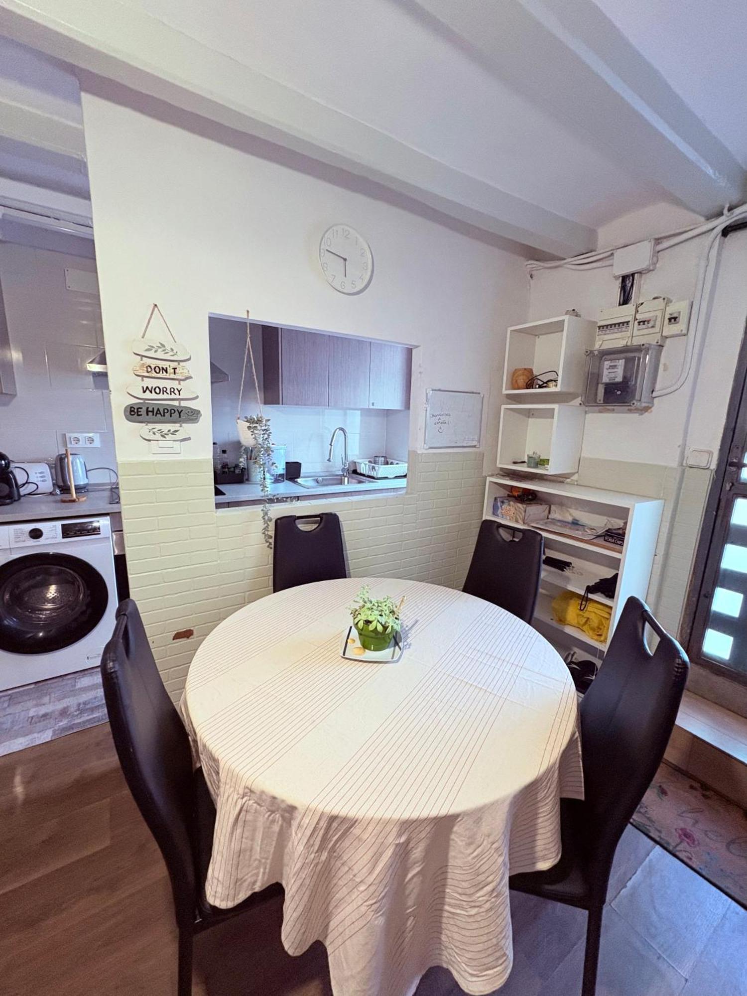 Stunning Flat For 6 People 3 Blocks From The Beach Plus Welcome Breakfast برشلونة المظهر الخارجي الصورة