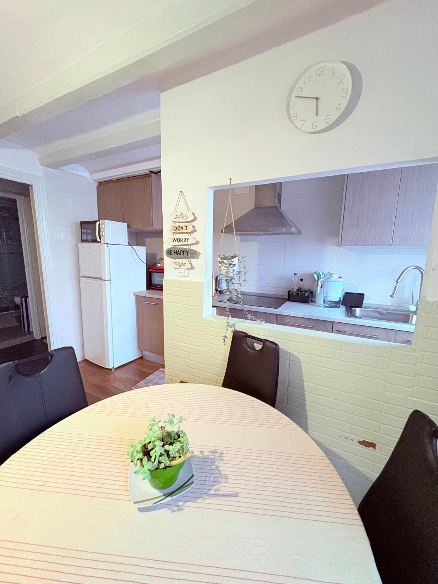 Stunning Flat For 6 People 3 Blocks From The Beach Plus Welcome Breakfast برشلونة المظهر الخارجي الصورة